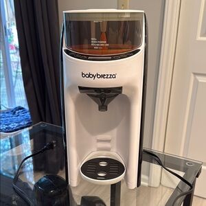 Babybrezza baby bottle maker. MUST HAVE!